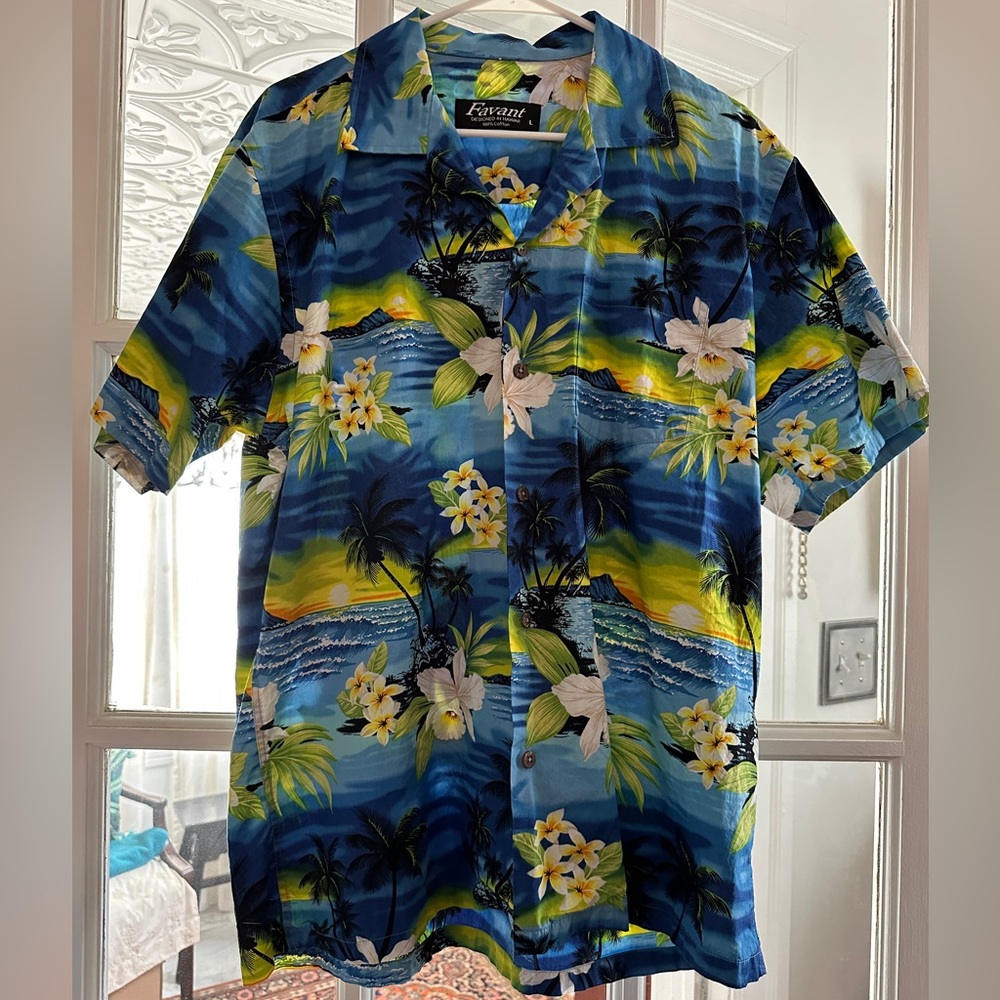 Great Aloha shirt with orchids and plumeria from Favant. Size L